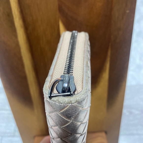 Bottega Veneta Intrecciato Rose Gold Shiny Zip L-shaped Long Leather Wallet - Picture 7 of 14